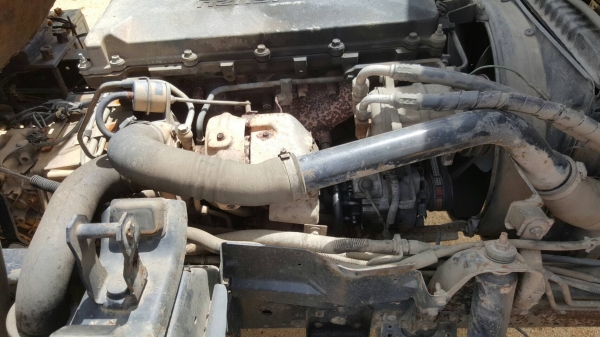 รถอีซูซุ 6 ล้อ บรรทุกน้ำมัน NQR 150 แรงม้า.  ปี 48.     สนใจติดต่อ  081 - 6079515