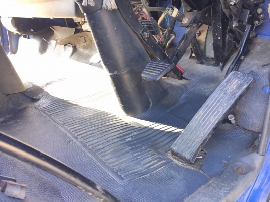 รถอีซูซุ 6 ล้อ บรรทุกน้ำมัน NQR 150 แรงม้า.  ปี 48.     สนใจติดต่อ  081 - 6079515