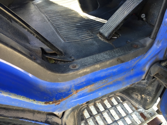 รถอีซูซุ 6 ล้อ บรรทุกน้ำมัน NQR 150 แรงม้า.  ปี 48.     สนใจติดต่อ  081 - 6079515