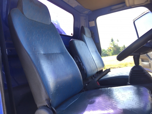 รถอีซูซุ 6 ล้อ บรรทุกน้ำมัน NQR 150 แรงม้า.  ปี 48.     สนใจติดต่อ  081 - 6079515