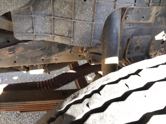 รถอีซูซุ 6 ล้อ บรรทุกน้ำมัน NQR 150 แรงม้า.  ปี 48.     สนใจติดต่อ  081 - 6079515