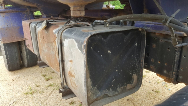 รถอีซูซุ 6 ล้อ บรรทุกน้ำมัน NQR 150 แรงม้า.  ปี 48.     สนใจติดต่อ  081 - 6079515