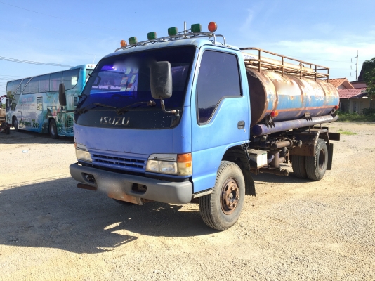 รถอีซูซุ 6 ล้อ บรรทุกน้ำมัน NQR 150 แรงม้า.  ปี 48.     สนใจติดต่อ  081 - 6079515
