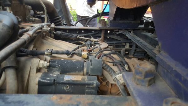 รถอีซูซุ 6 ล้อ บรรทุกน้ำมัน NQR 150 แรงม้า.  ปี 48.     สนใจติดต่อ  081 - 6079515