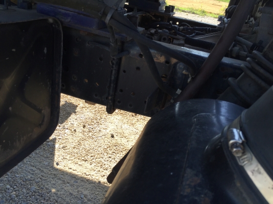 รถอีซูซุ 6 ล้อ บรรทุกน้ำมัน NQR 150 แรงม้า.  ปี 48.     สนใจติดต่อ  081 - 6079515