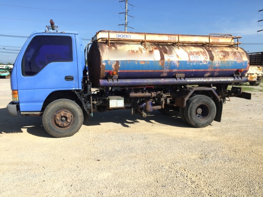 รถอีซูซุ 6 ล้อ บรรทุกน้ำมัน NQR 150 แรงม้า.  ปี 48.     สนใจติดต่อ  081 - 6079515