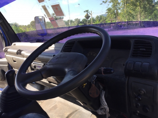 รถอีซูซุ 6 ล้อ บรรทุกน้ำมัน NQR 150 แรงม้า.  ปี 48.     สนใจติดต่อ  081 - 6079515