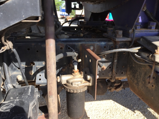 รถอีซูซุ 6 ล้อ บรรทุกน้ำมัน NQR 150 แรงม้า.  ปี 48.     สนใจติดต่อ  081 - 6079515