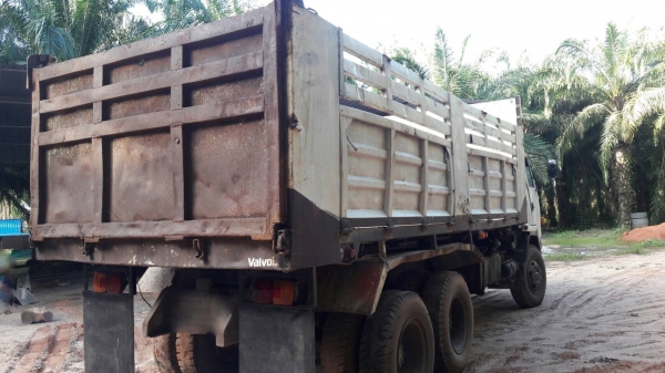 รถอีซูซุ 10 ล้อดั้ม FXZ 210 แรงม้า.    สนใจติดต่อ  081 - 6079515