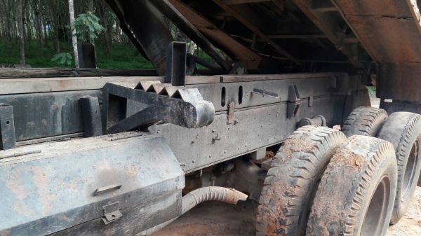 รถอีซูซุ 10 ล้อดั้ม FXZ 210 แรงม้า.    สนใจติดต่อ  081 - 6079515