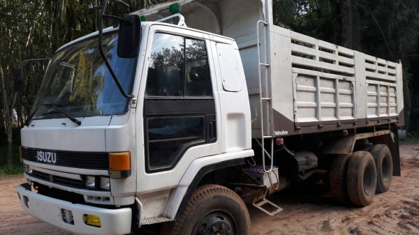 รถอีซูซุ 10 ล้อดั้ม FXZ 210 แรงม้า.    สนใจติดต่อ  081 - 6079515