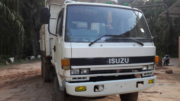 รถอีซูซุ 10 ล้อดั้ม FXZ 210 แรงม้า.    สนใจติดต่อ  081 - 6079515
