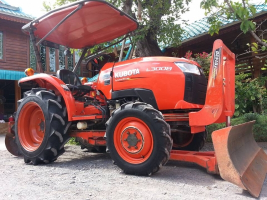 คูโบต้า L3008 4 WD ใบมีดตราช้าง ทำงาน 707 ชั่วโมง..เล่มทะเบียนพร้อม