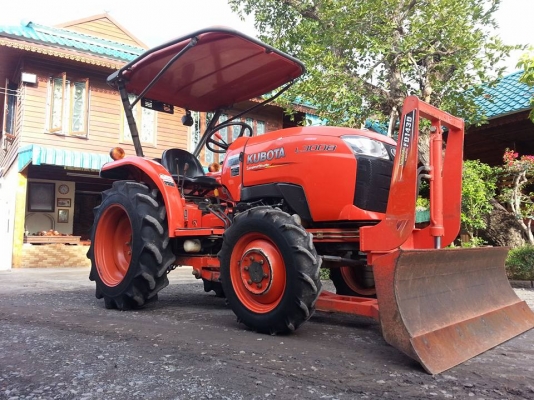 คูโบต้า L3008 4 WD ใบมีดตราช้าง ทำงาน 707 ชั่วโมง..เล่มทะเบียนพร้อม
