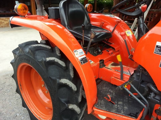 คูโบต้า L3008 4 WD ใบมีดตราช้าง ทำงาน 707 ชั่วโมง..เล่มทะเบียนพร้อม