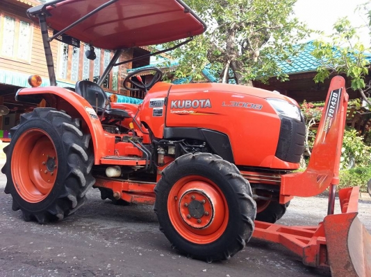 คูโบต้า L3008 4 WD ใบมีดตราช้าง ทำงาน 707 ชั่วโมง..เล่มทะเบียนพร้อม