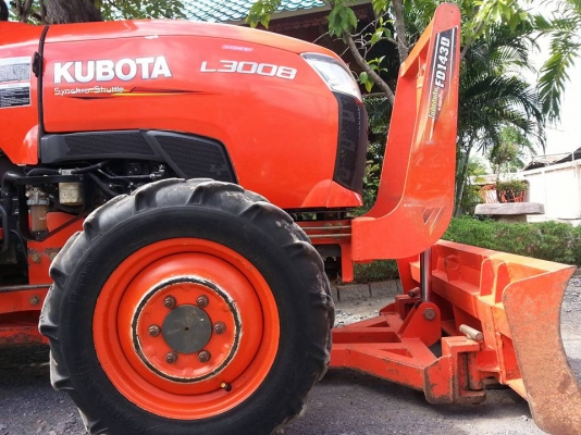คูโบต้า L3008 4 WD ใบมีดตราช้าง ทำงาน 707 ชั่วโมง..เล่มทะเบียนพร้อม