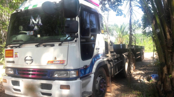 รถฮีโน่ 10 ล้อ หัวลาก เปอร์เฟีย 315 แรงม้า. ปี 50.  ( ** ขาย เฉพาะหัว. )    สนใจติดต่อ  081 - 6079515