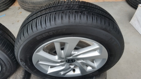 ขายล้อHonda ALL new JAZZ 15"(GK)ยางปี14  4 ล้อ