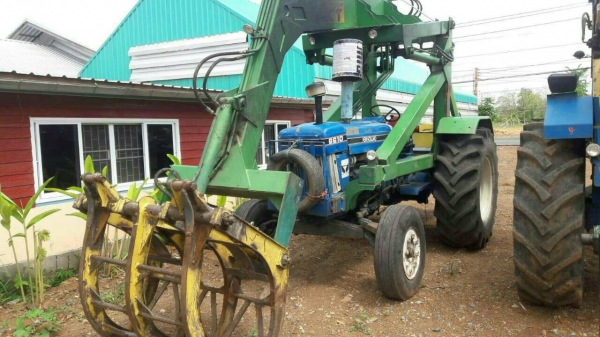 ขาย รถไถ FORD 6600 เสื้อลาย ติดคีบอวยชัยแทรคเตอร์ เล่มทะเบียนมีครบ