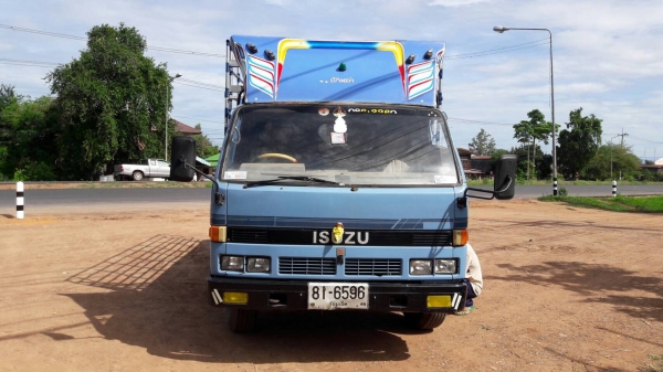 ขาย 6 ล้อ ISUZU NPR59L กระบะยาว 4.30 เมตร เครื่อง 4HF1 120 แรงม้า คัสซีสวย พวงมาลัยพาวเวอร์ ทะเบียนพร้อมโอน ขาย 6 ล้อ ISUZU NPR59L กระบะยาว 4.30 เมตร เครื่อง 4HF1 120 แรงม้า คัสซีสวย พวงมาลัยพาวเวอร์ ทะเบียนพร้อมโอน
