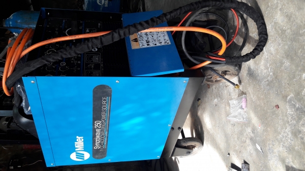 เครื่องเชื่อมอาร์ก้อน USA Miller Syncrowave&deg;250
