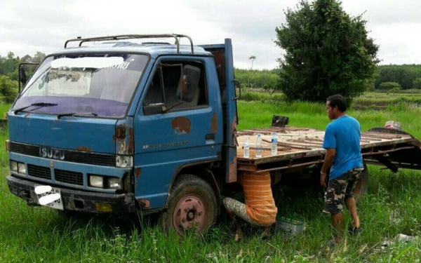 ISUZU NPR59LU5M  245,000 บาท ปี 36ยาว 4.2 เมตร เครื่อง 4BE1-110 แรง  หัวบาง ยางดี คัสชี เอกสารเล่มทะเบียน (สกลนคร)