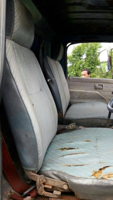 ISUZU NPR59LU5M  245,000 บาท ปี 36ยาว 4.2 เมตร เครื่อง 4BE1-110 แรง  หัวบาง ยางดี คัสชี เอกสารเล่มทะเบียน (สกลนคร)