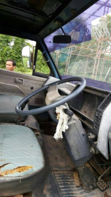 ISUZU NPR59LU5M  245,000 บาท ปี 36ยาว 4.2 เมตร เครื่อง 4BE1-110 แรง  หัวบาง ยางดี คัสชี เอกสารเล่มทะเบียน (สกลนคร)