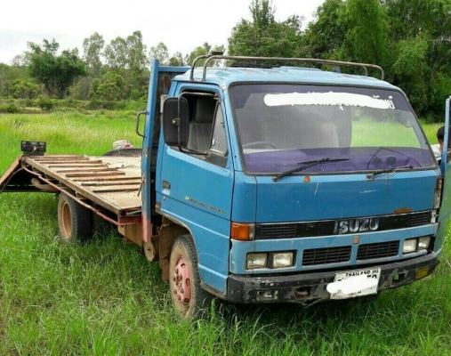 ISUZU NPR59LU5M  245,000 บาท ปี 36ยาว 4.2 เมตร เครื่อง 4BE1-110 แรง  หัวบาง ยางดี คัสชี เอกสารเล่มทะเบียน (สกลนคร)
