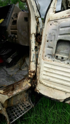 Hino KM779 ติดเครน 2.5 ตัน 295,000 บาท เครื่อง WO4D-117 แรง  คีสชีสวย เล่มทะเบียน (สกลนคร)