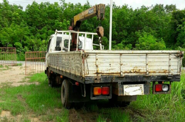 Hino KM779 ติดเครน 2.5 ตัน 295,000 บาท เครื่อง WO4D-117 แรง  คีสชีสวย เล่มทะเบียน (สกลนคร)