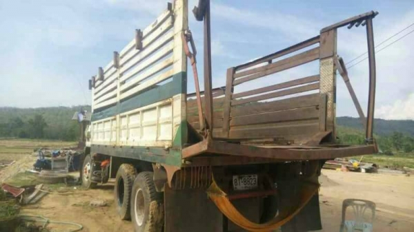 Hino Sumo227 ราคา  550,000 บาท  2 เพลา สโลว์Inter 4 สปีด เครื่อง EM100-220 แรง หัวบาง ยางดี ค้สชีสวย ทะเบียนพร้อม