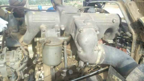 Hino Sumo227 ราคา  550,000 บาท  2 เพลา สโลว์Inter 4 สปีด เครื่อง EM100-220 แรง หัวบาง ยางดี ค้สชีสวย ทะเบียนพร้อม