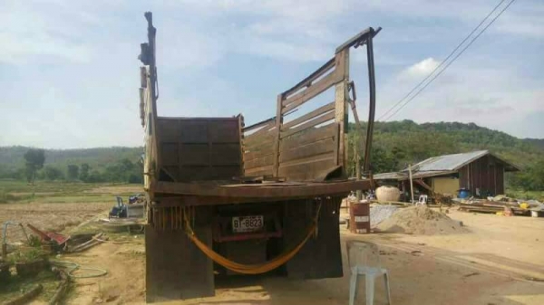 Hino Sumo227 ราคา  550,000 บาท  2 เพลา สโลว์Inter 4 สปีด เครื่อง EM100-220 แรง หัวบาง ยางดี ค้สชีสวย ทะเบียนพร้อม