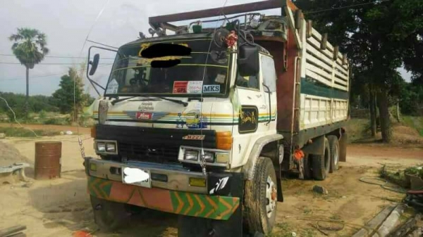 Hino Sumo227 ราคา  550,000 บาท  2 เพลา สโลว์Inter 4 สปีด เครื่อง EM100-220 แรง หัวบาง ยางดี ค้สชีสวย ทะเบียนพร้อม