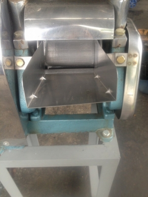 เครื่องคั้นน้ำอ้อยมือสองพร้อมใช้ 11,500บาท 0835662999