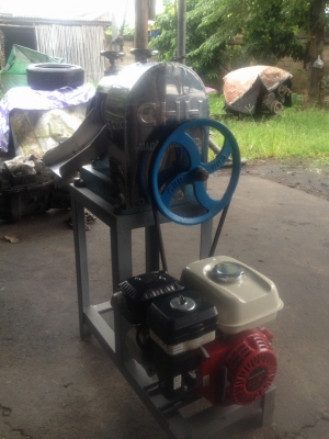 เครื่องคั้นน้ำอ้อยมือสองพร้อมใช้ 11,500บาท 0835662999