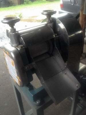 เครื่องคั้นน้ำอ้อยมือสองพร้อมใช้ 11,500บาท 0835662999