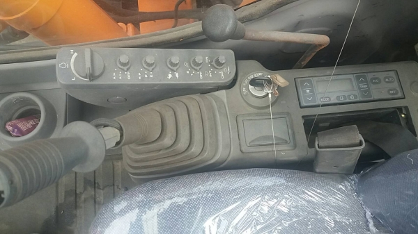 HITACHI รุ่น ZX 135 US นำเข้าญี่ปุ่นแท้ 100 \%