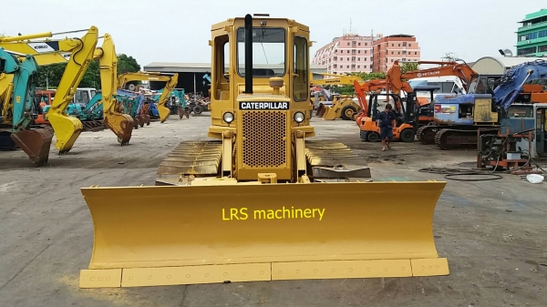 ขาย CATERPILLAR รุ่น D3B ใบมีดปรับได้ 6 ทิศ ขาย CATERPILLAR รุ่น D3B ใบมีดปรับได้ 6 ทิศ