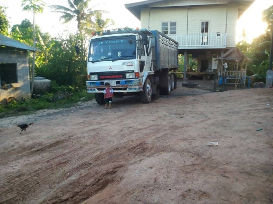 ขายรถ10ล้อ ดั้ม2เพลา FN527 เครื่อง195แรง โลฮาย10สปีด พาวเวอร์ เบรกจิฟฟี่ ภายในสวย เอกสารพร้อมโอน ราคา670,000 สนใจโทร 090-8588220คุณนะ 093-3258446คุณบิว หรือเข้าดูสินค้าอื่นๆได้ที่ www.narong2truck.com หรือ www.truck.in.th/498 หรือเพจFacebook ณรงค์ ซื้อขาย