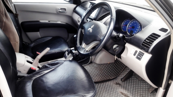 MITSUBISHI TRITON DOUBLECAB 3.2 GLS 4WD เกียร์ออโต้ ปี 05 MITSUBISHI TRITON DOUBLECAB 3.2 GLS 4WD เกียร์ออโต้ ปี 05