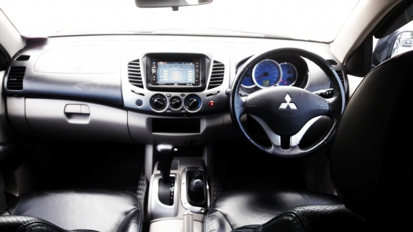 MITSUBISHI TRITON DOUBLECAB 3.2 GLS 4WD เกียร์ออโต้ ปี 05 MITSUBISHI TRITON DOUBLECAB 3.2 GLS 4WD เกียร์ออโต้ ปี 05