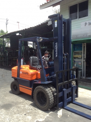 +++ ขายโฟล์คลิฟท์ TOYOTA 5FD25 ขนาด 2.5 ตัน เครื่องยนต์ดีเซล เสาพิเศษ 6 เมตร 3 ท่อน เกียร์ธรรมดา ยางตัน ล้อหน้าคู่ +++ ขายโฟล์คลิฟท์ TOYOTA 5FD25 ขนาด 2.5 ตัน เครื่องยนต์ดีเซล เสาพิเศษ 6 เมตร 3 ท่อน เกียร์ธรรมดา ยางตัน ล้อหน้าคู่