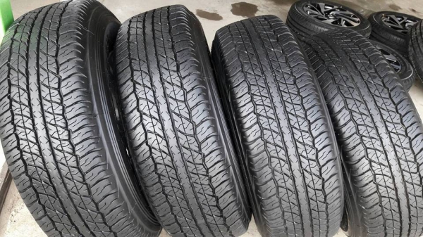 ขายล้อแม็กป้ายแดง navara np300 calibre 16" ยางปี16 สนใจติดต่อ ตาเล็ก ล้อและยางครับ 081-3747940