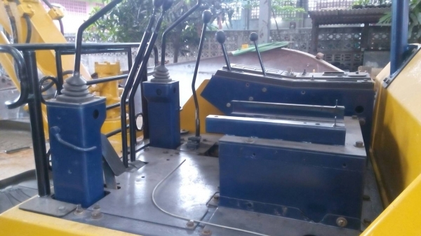 ขายรถแมคโค PC-30-5 เช็คใหม่หมดรถพร้อมใช้ โซ่อัดบุ้ชใหม่ปํ้มใหม่หม้อนํ้าใหม่บุ้งกี่ใหม่ สป๋อกเก็ตใหม่ ซีลกะบอกเปลี่ยนใหม่