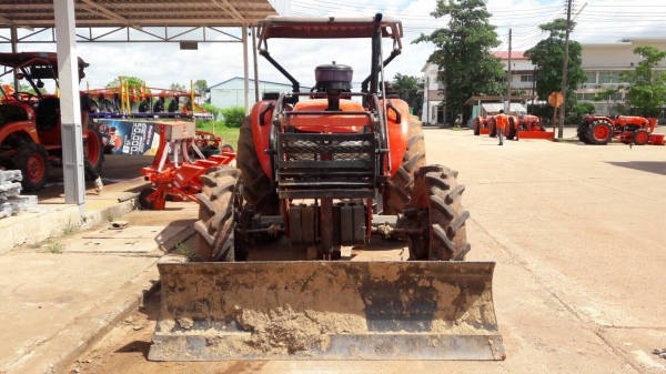 Kubota M7040 ใบดัน หาง6 ปี51 เล่มพร้อม