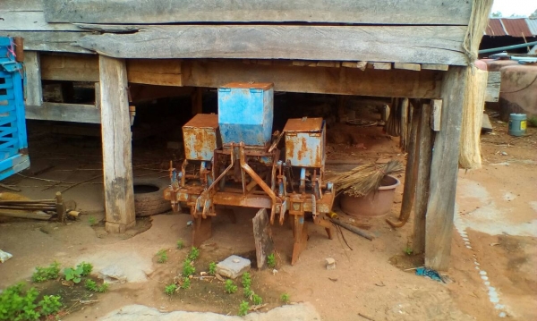 รถไถฮีโนโมโต้23แรงพร้อมเครื่องหยอด