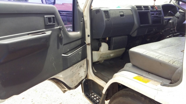 หกล้อ ฮีโน่ DUTRO136ยูโร2ปี46ช่วงยาว4.30ม บรรทุกตู้เเห้ง สภาพดีสวยพร้อมใช้งาน ทะเบียนพร้อมโอน หกล้อ ฮีโน่ DUTRO136ยูโร2ปี46ช่วงยาว4.30ม บรรทุกตู้เเห้ง สภาพดีสวยพร้อมใช้งาน ทะเบียนพร้อมโอน